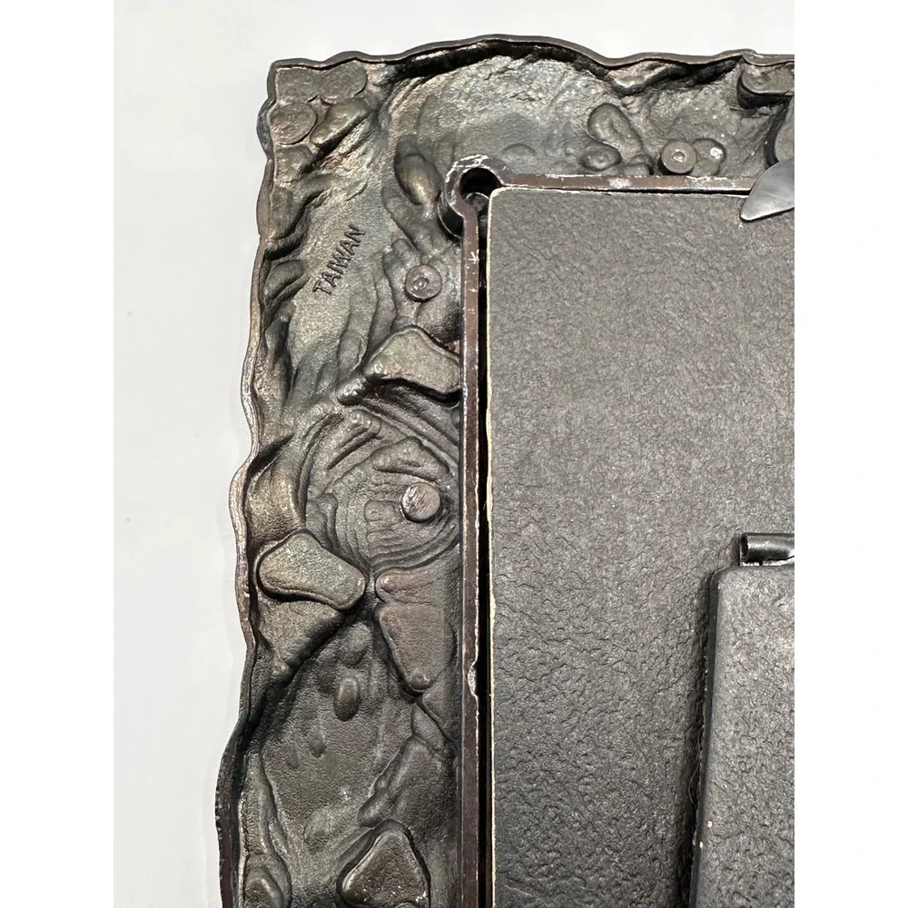 Vintage Pewter Tone Cat and Yarn Metal Picture Frame Ornate 3.5x5 Photo Frame